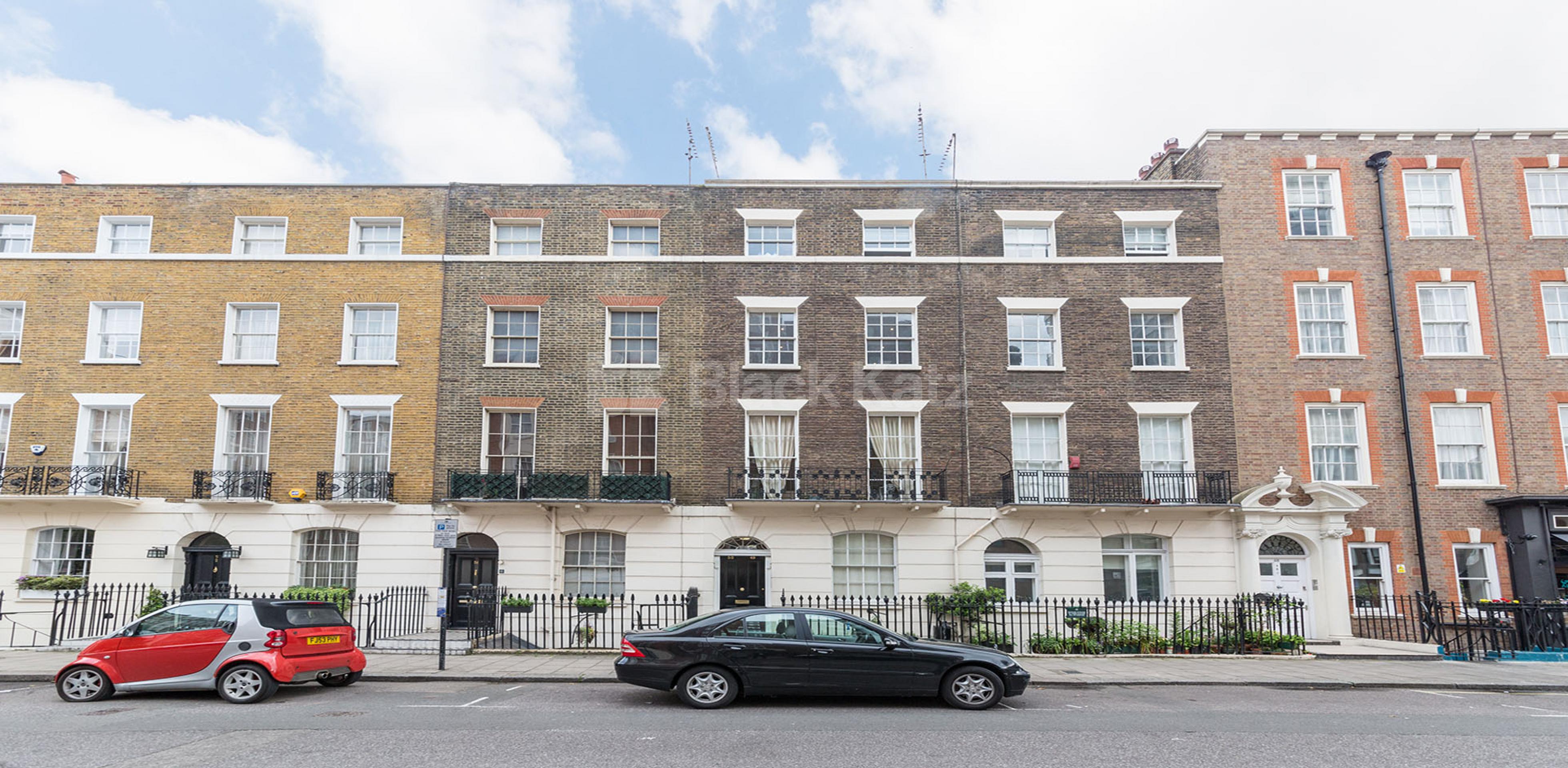 Spacious split level three bed two bath apartment mins to tube & Hyde Park Kendal Street, Marble Arch / Hyde Park W2